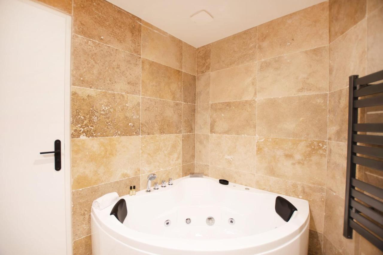 Guestready - Studio With Jacuzzi In The 10 Th Appartement Parijs Buitenkant foto